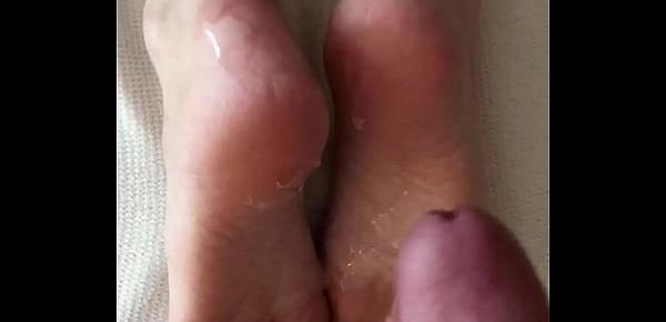  Cumshot on feet